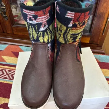 브라운 니트 디자인 부츠