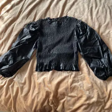 인조 가죽 상의