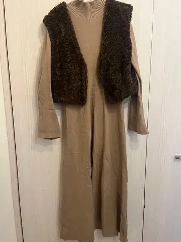 SNIDEL 베이지 니트 롱 원피스 + 퍼 베스트