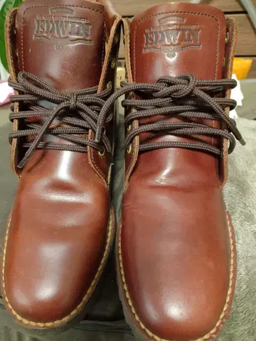 EDWIN 브라운 가죽 하이컷 부츠