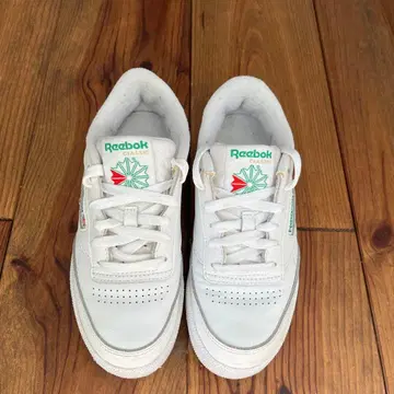 리복 클래식 화이트 스니커즈