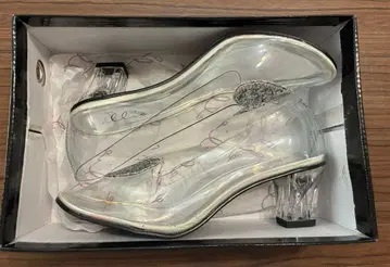 Ellie 클리어 펌프스 하트 스팽글