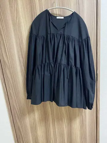 yori 프릴 디자인 블랙 긴팔 셔츠 F