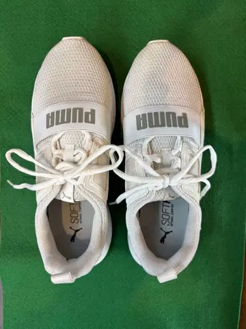 PUMA 화이트 스니커즈