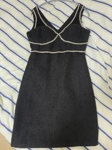 Tika 블랙 비쥬 트위드 드레스