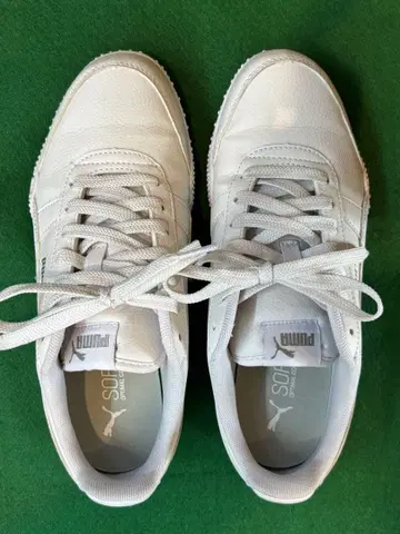 PUMA 화이트 가죽 스니커즈