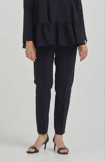 yori 핀턱 스트레치 팬츠+