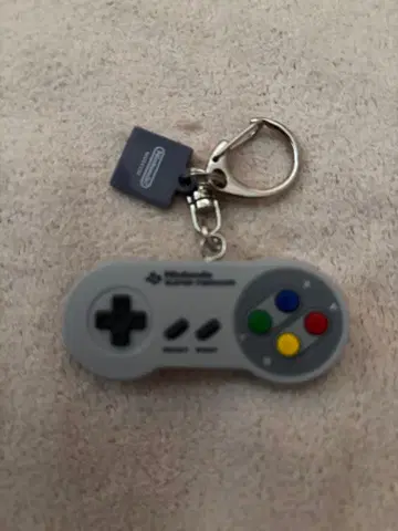 닌텐도 뮤지엄 한정판 슈퍼 패미컴 컨트롤러 키링
