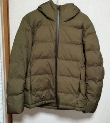 유니클로 남성용 심리스 다운 후드티 S 사이즈