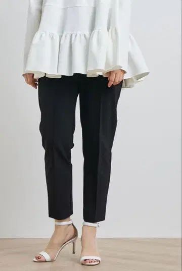 yori 핀턱 스트레치 팬츠