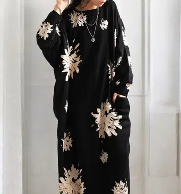 [ 새상품급 ] 안티카 꽃 패턴 돌먼 니트 원피스