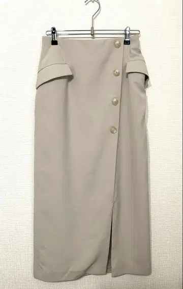 NATURAL BEAUTY BASIC 플랩 포켓 랩 내로우 스커트