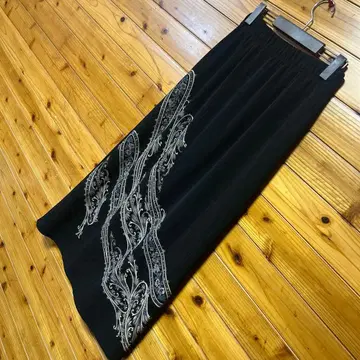 핑 타이트 롱 스커트 대담한 페이즐리 패턴 블랙 개성적