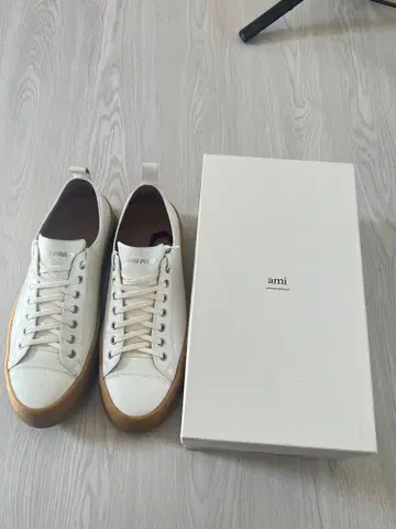 ami 화이트 스니커즈