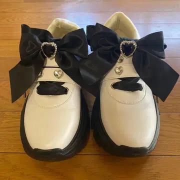 산리오 마이멜로디 통굽 스니커즈 돈키호테 S 화이트 x 블랙