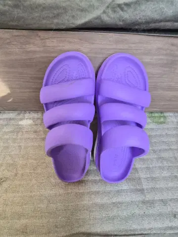 Crocs 퍼플 슬라이드 샌들