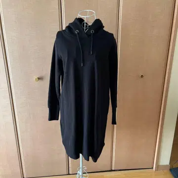 블랙 후드 부착 후드티 새상품 정가 5900엔