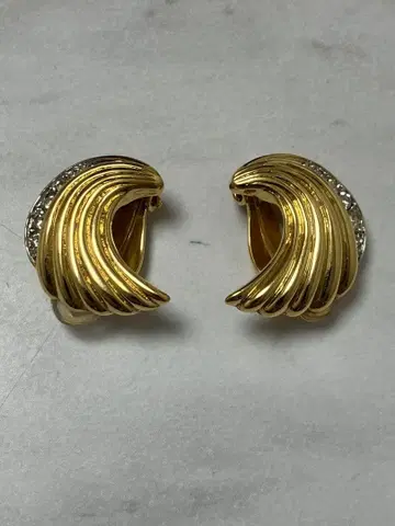 돌란 큐빅 귀찌 골드색