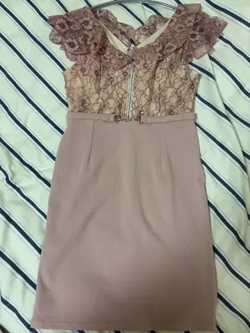 Tika 레이스 프론트 지퍼 드레스