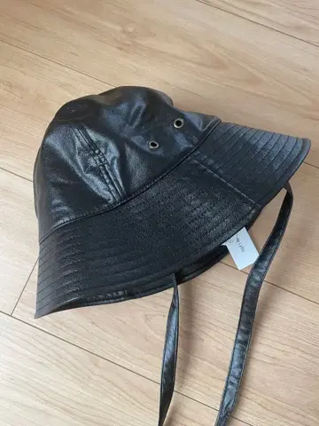 스콧 클럽 계열 블랙 합성 피혁 버킷햇 스트랩 포함