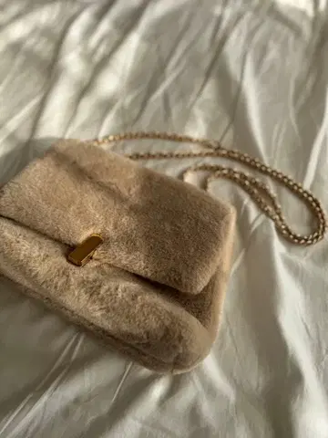 AZUL 베이지 퍼 숄더백