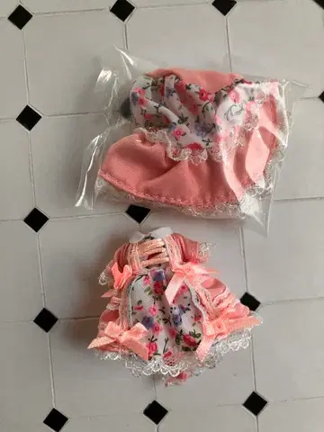 미니 브라이스 아웃핏 타티안나 블랙 디폴트 공식