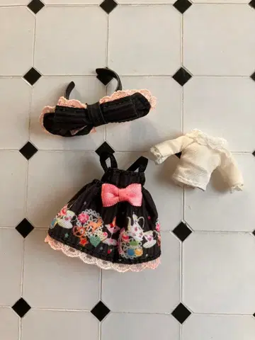 미니 브라이스 아웃핏 이반카 코닐 디폴트 공식