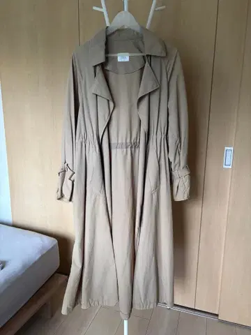 LOWRYS FARM 베이지 드로스트 튤 트렌치코트