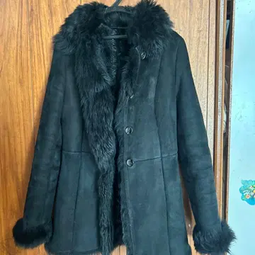 ICB 블랙 무스탕 코트 38