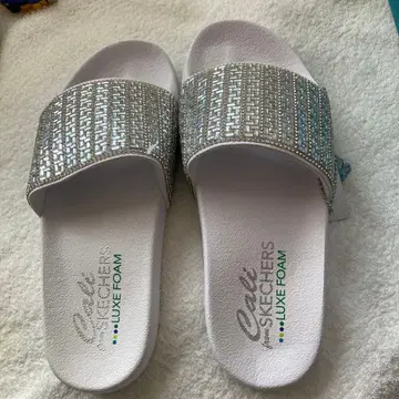 SKECHERS Cali Luxe Foam 샌들