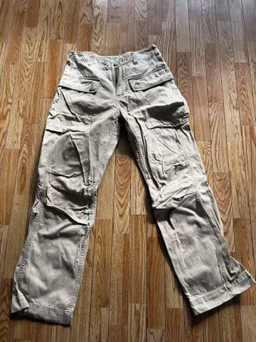 AVIREX 베이지 카고 팬츠 (힙 로고 있음)