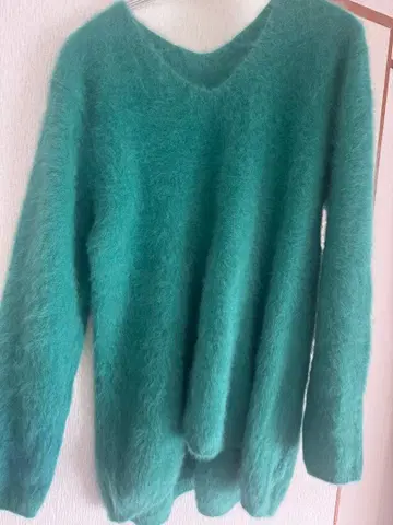 그린 V넥 퍼 니트