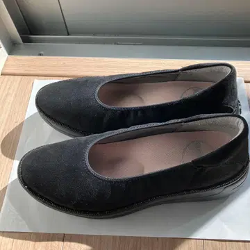 블랙 스웨이드 플랫슈즈