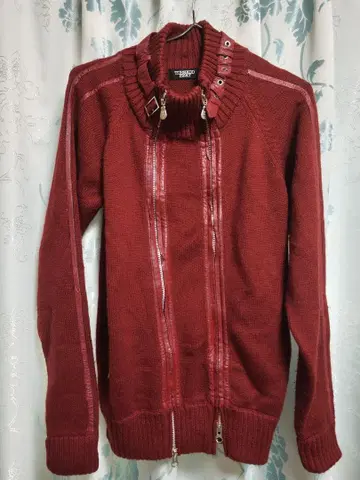 TORNADO MART 빨간색 지퍼 니트 스웨터