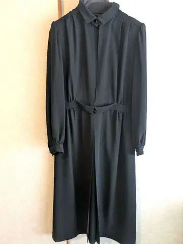 블랙 드레스 포멀이나 평소에도 멋지게 연출할 수 있습니다!