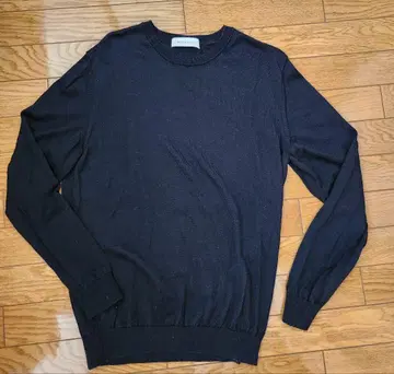 문캐슬 크루넥 블랙 메리노울