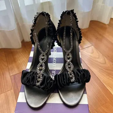 그레이스 콘티넨탈 프릴 장식 비쥬 블랙 하이힐 23.5 24