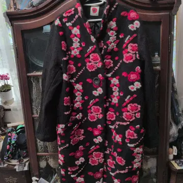 poppy red 꽃무늬 자수 롱 코트