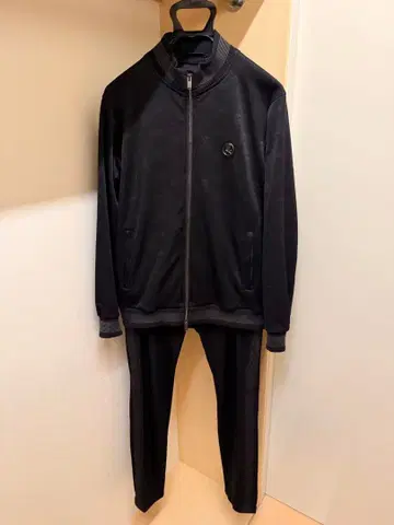 [너무 멋져!] MARK&LONA 블랙 자켓과 팬츠 세트