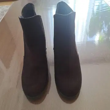 새상품급 LIBERITAE 스페인산 가죽 부츠 (38 사이즈)