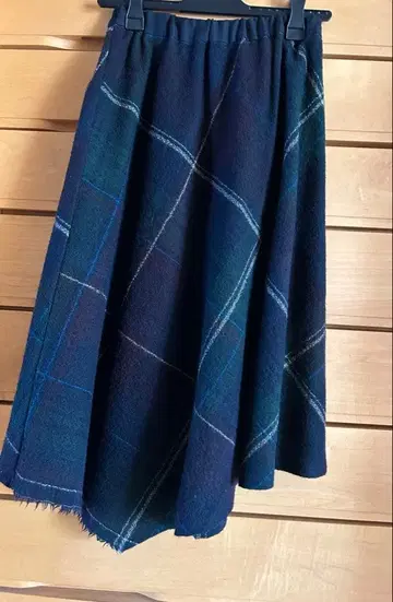 팔라스 팰리스 비대칭 롱 플레어 스커트