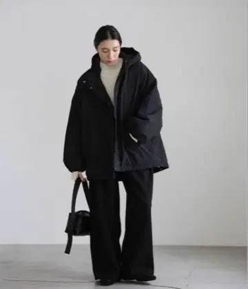 [ select MOCA ] 블랙 후드 부착 오버 사이즈 다운 자켓