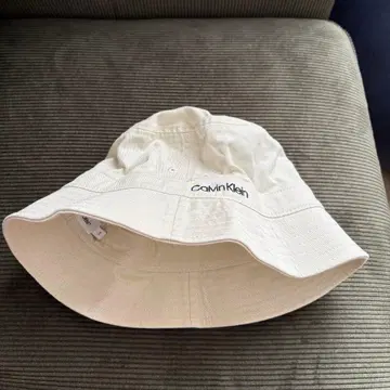 캘빈 클라인 버킷햇 S 화이트