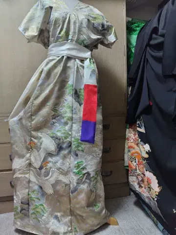 후리소데 실크 스톨 포함 리메이크 원피스입니다.