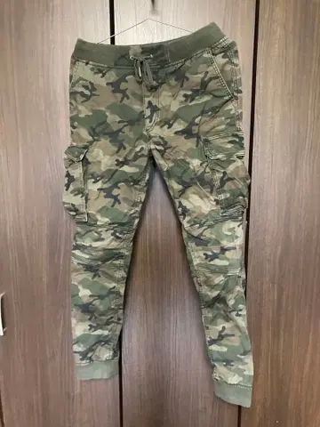H&M 카모 패턴 조거 팬츠 사이드 포켓 포함