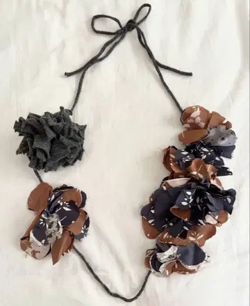 TOWAVASE 플라워 모티브 목걸이