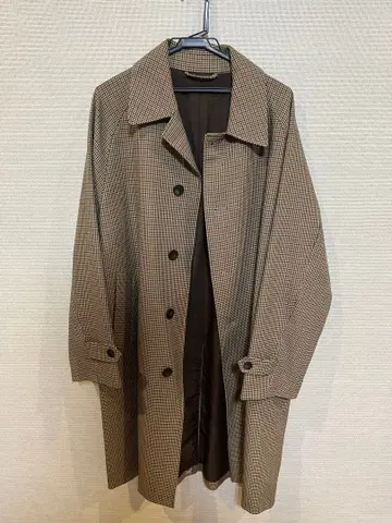 체크 무늬 트렌치코트