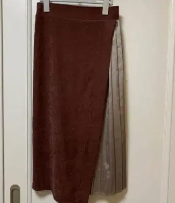 브라운 플리츠 타이츠 스커트