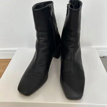 DIANA 블랙 가죽 숏부츠