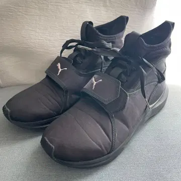 새상품급 PUMA 블랙 하이컷 스니커즈